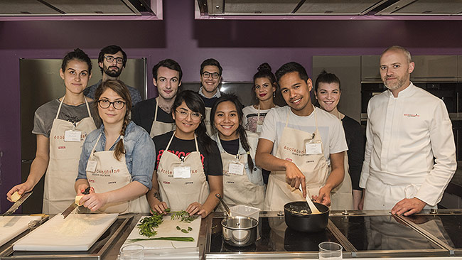 étudiants de l'AIM à l'école de cuisine Alain Ducasse