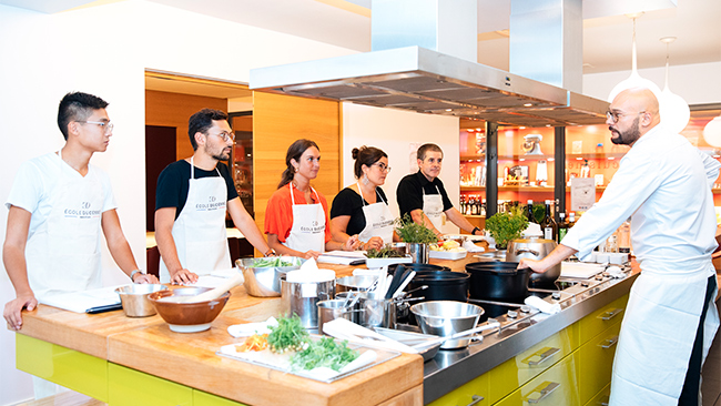 étudiants de l'AIM à l'école de cuisine Ducasse - Paris Studio