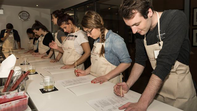 étudiants de l'AIM à l'école de cuisine Ducasse - Paris Studio