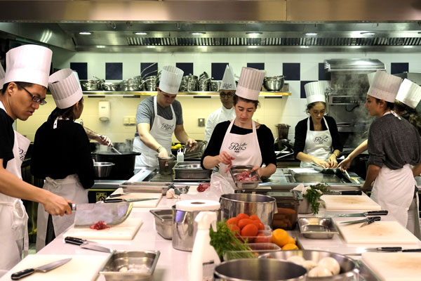 Initiation à l’art culinaire au sein de deux prestigieuses institutions offert par l'AIM